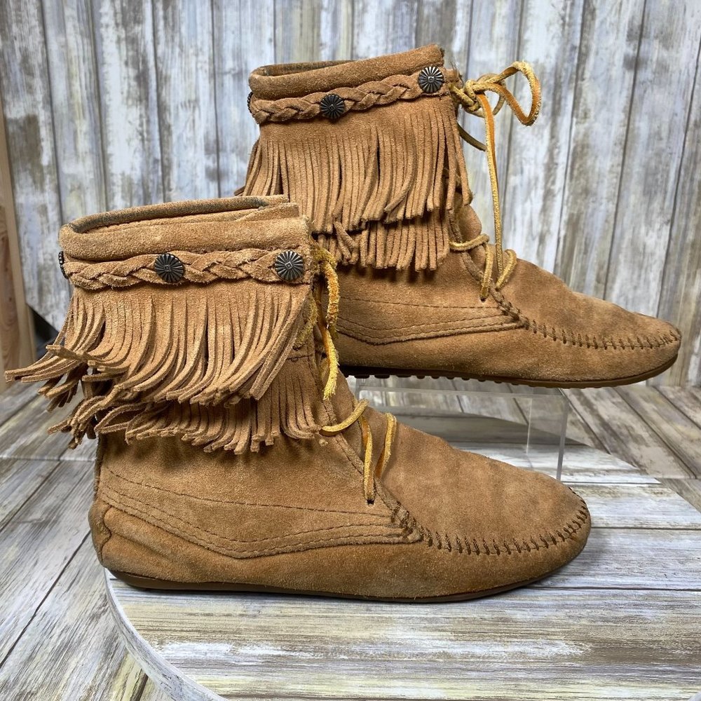 Minnetonka Moccasin Boots Womens 7 Tan Suede Double Layer Fringe Rubber Sole